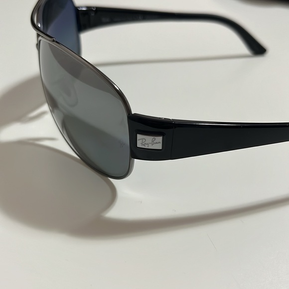 Ray-Ban Sunglasses - Picture 3 of 9